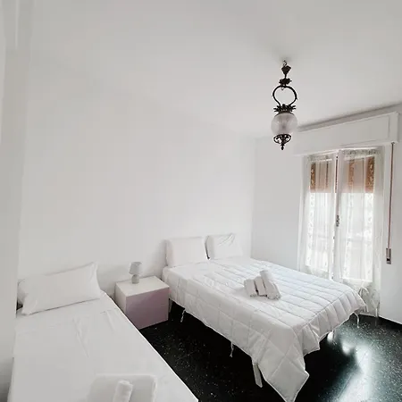 Ferienwohnung Un Bel Posto Al Mare Savona Exterior foto