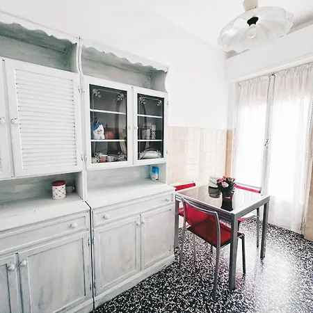 Ferienwohnung Un Bel Posto Al Mare Savona Exterior foto